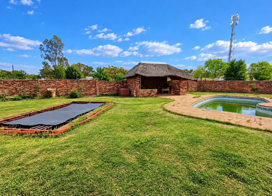 4 Bedroom Property for Sale in Heilbron Free State